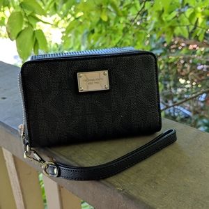 Michael Kors Essential Signature Leather Wallet